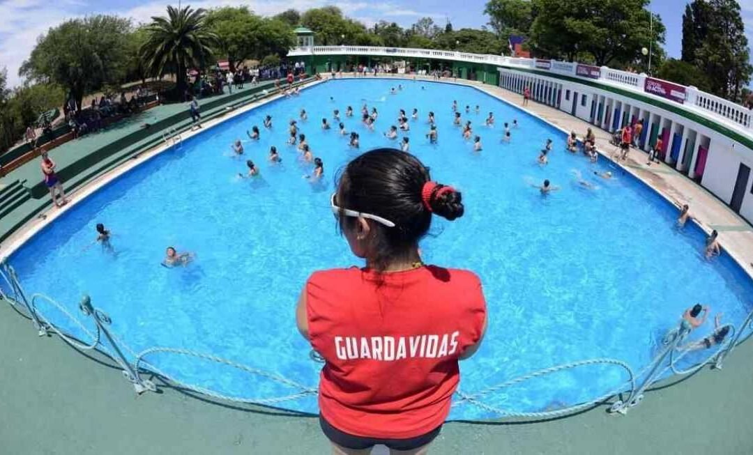 Impulsan la profesionalización de salvavidas para la seguridad en las piletas públicas – Las noticias más importantes de Chaco