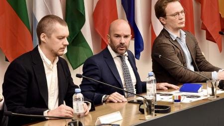 Nobel de la Paz rusos denunciaron represión a medios y la sociedad