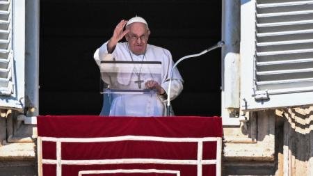 Francisco le pidió al mundo que le regale paz en su aniversario