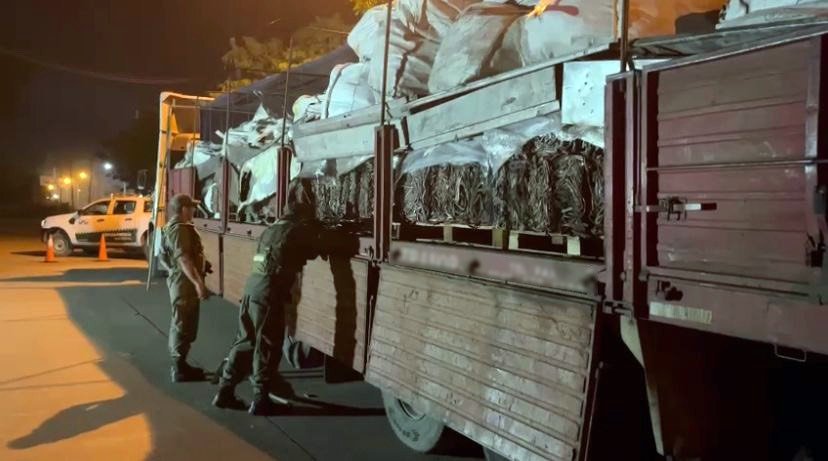 Transportan en un camión 28 toneladas de chatarra y metales, Gendarmería los paró – Las noticias más importantes de Chaco