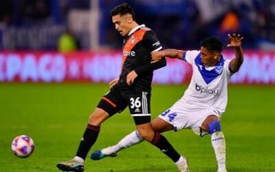 River dejó pasar la chance ante Vélez y empató en un partido intenso