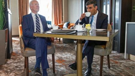 Biden llegó a Londres, escala antes de la cumbre de la OTAN