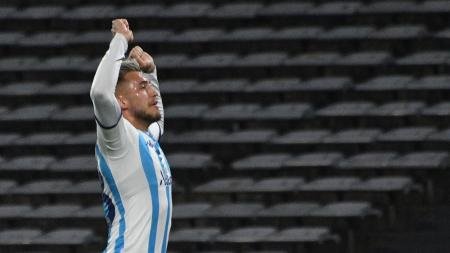 Racing venció a San Martín de Tucumán y accedió a los octavos de final