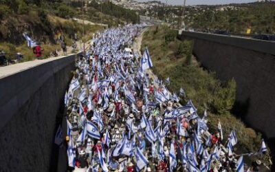 Decenas de miles de israelíes marchan hacia el Parlamento contra la reforma judicial