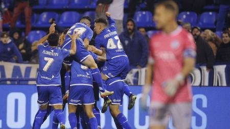 Vélez consiguió ante Barracas una victoria que lo aleja de la zona de descenso