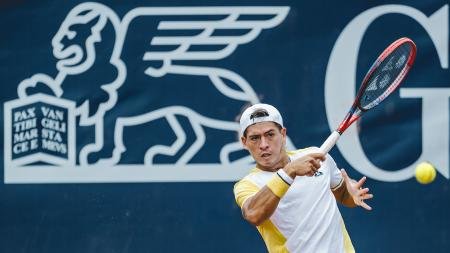 Sebastián Báez alzó el trofeo en Kitzbuhel tras imponerse en la final ante Dominic Thiem