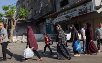 Se retrasa la orden de Israel para entrar en Gaza, donde sigue el éxodo de palestinos