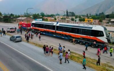 Llegaron a la Quebrada de Humahuaca los vagones del nuevo tren turístico solar