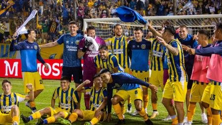 Bajo la lluvia salteña, Central le ganó en los penales a Racing y pasó a semifinales