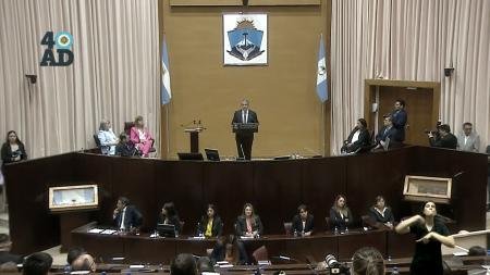 Rolando Figueroa asumió como gobernador y apuesta por el ‘cambio’