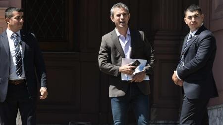 Menem anunció la baja del contrato para acceso vip en aeropuertos y reducirán los autos