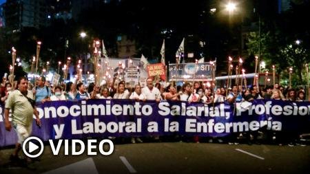 Enfermeros porteños protestaron por su reconocimiento profesional y contra el DNU de Milei