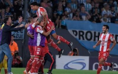 Unión pegó primero y le ganó a Racing en Avellaneda