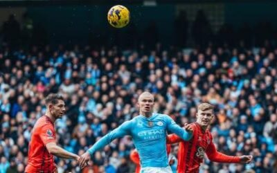Manchester City, con dos goles de Haaland, derrotó al Everton y es el único líder