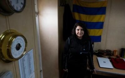 Soledad, la joven glacióloga que trabaja a bordo del Irízar y llegó a la Antártida